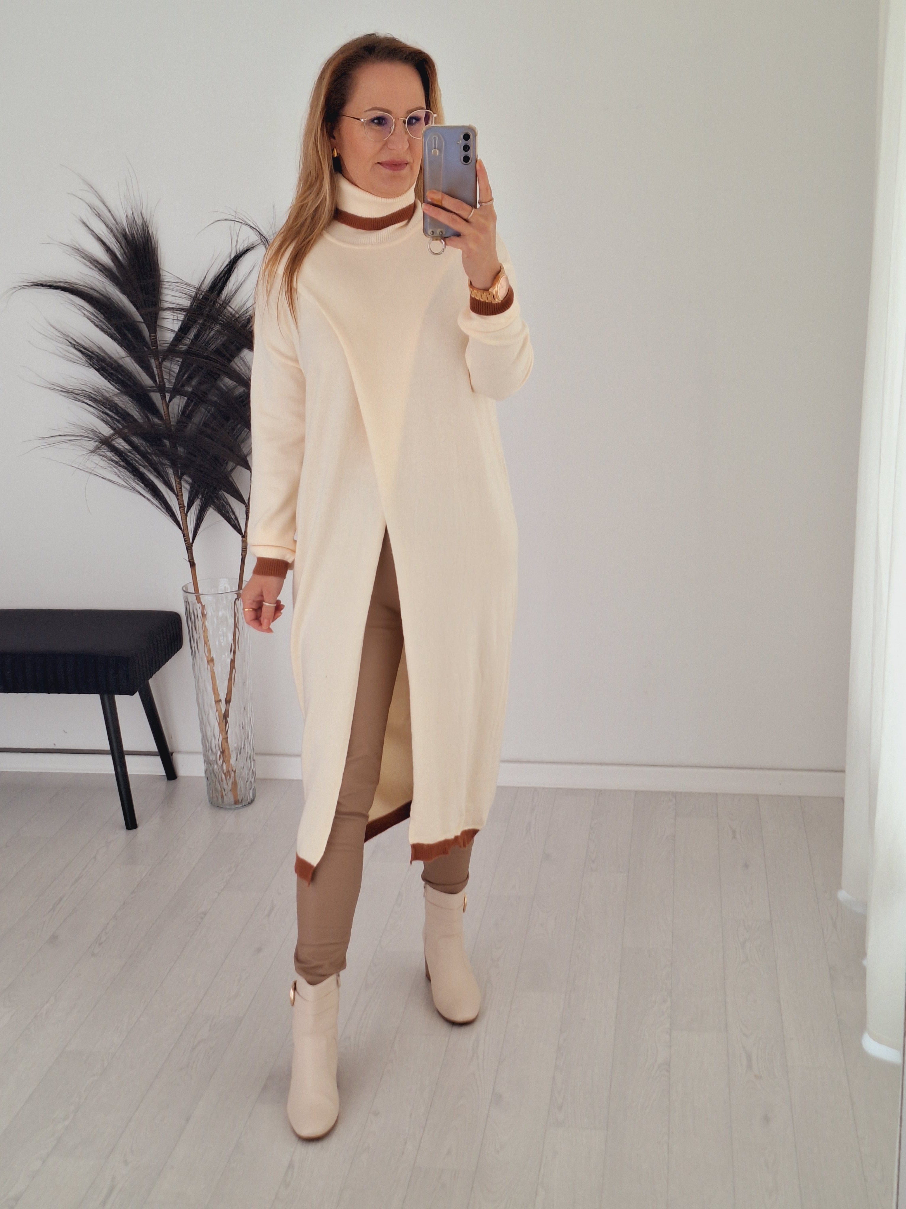 Rolkragen Pullover Kleid Eleanor Creme